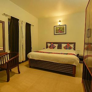 Fabhotel Greenwood Stays